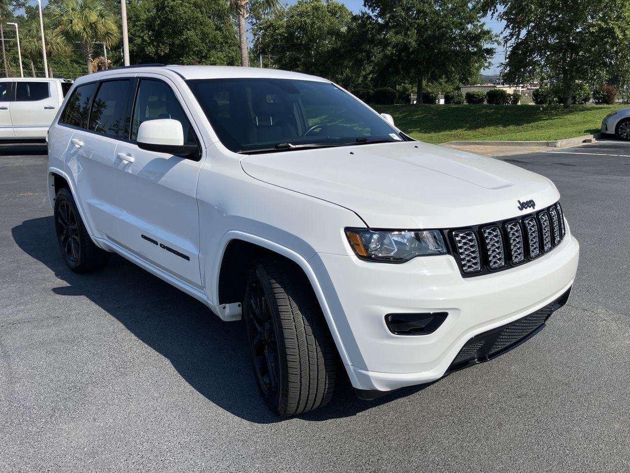 Used 2019 White (Bright White Clearcoat) Jeep Altitude image 7
