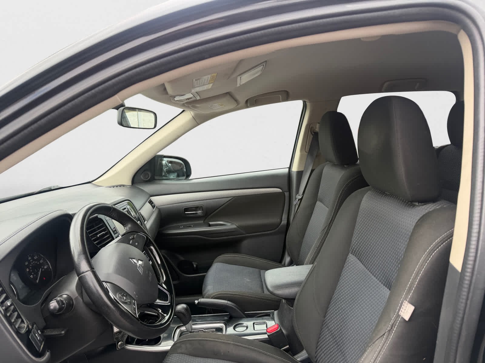 Used 2017 Labrador Black Pearl Mitsubishi ES image 13