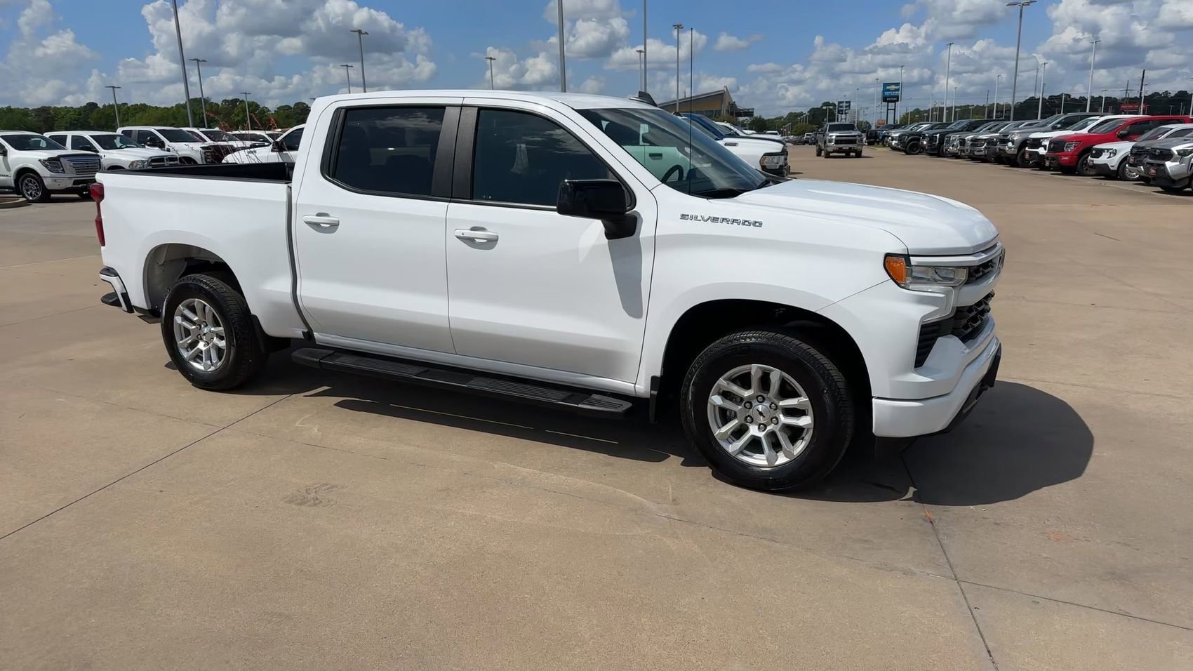 Used 2025 Summit White Chevrolet RST image 3