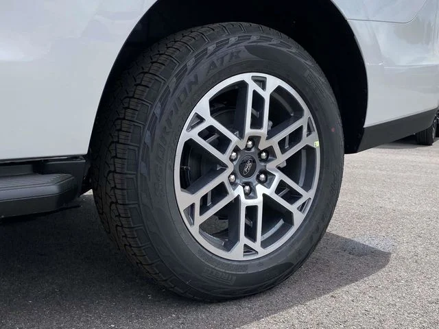New 2026 Star White Metallic Tri-Coat Ford Active image 9
