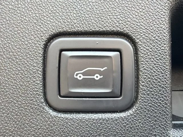 Used 2020 MOSAIC BLACK METALLIC Chevrolet LT image 19
