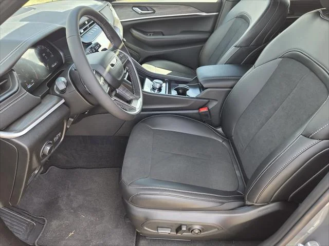 New 2027 Sting-Gray Clear-Coat Paint Jeep Laredo Altitude image 19
