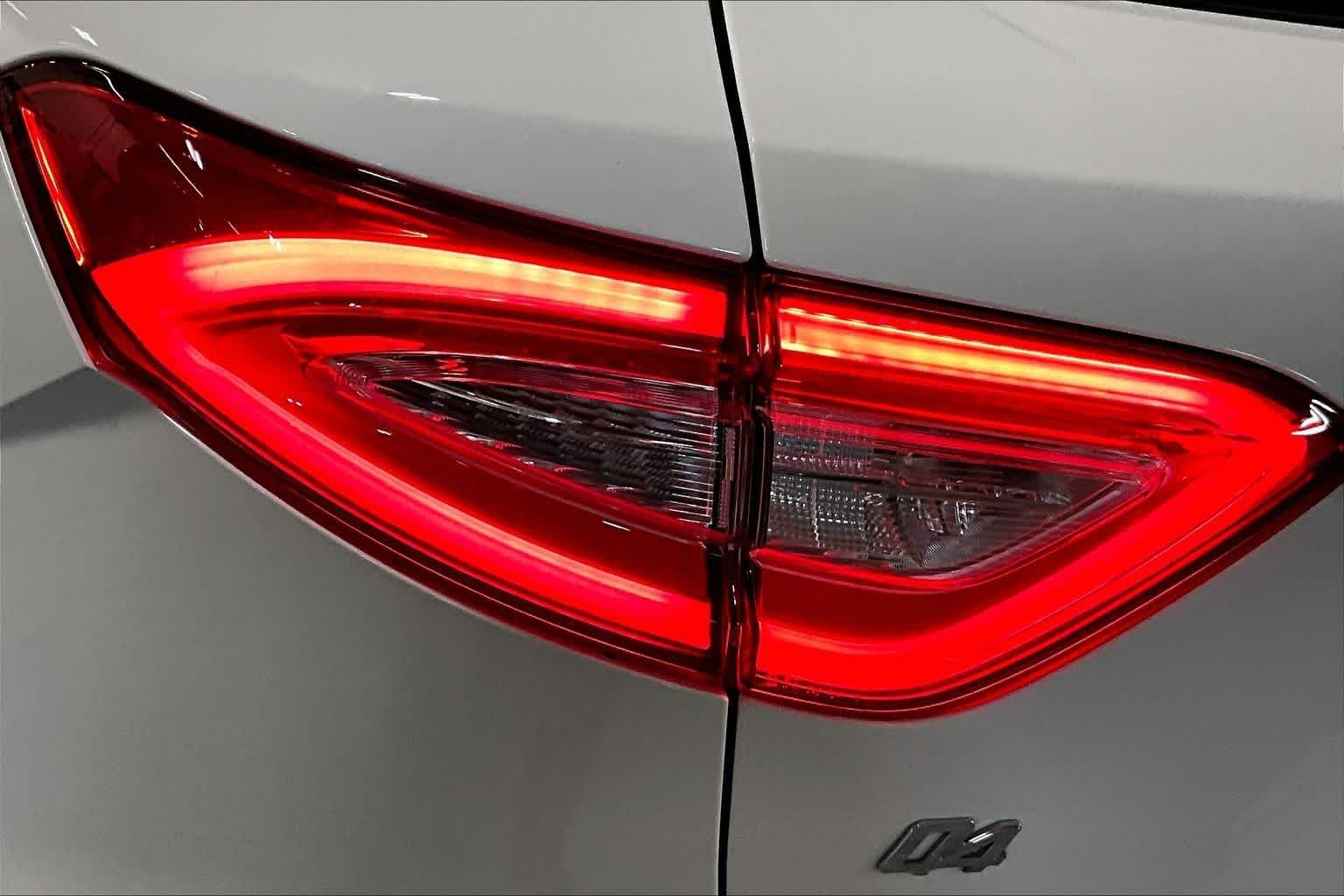 Used 2019 Bianco Maserati  image 31