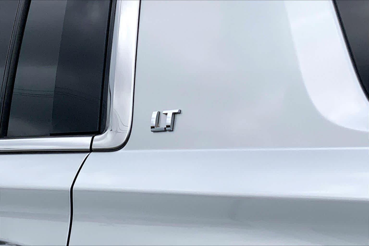 Used 2015 Silver Ice Metallic Chevrolet LT image 10