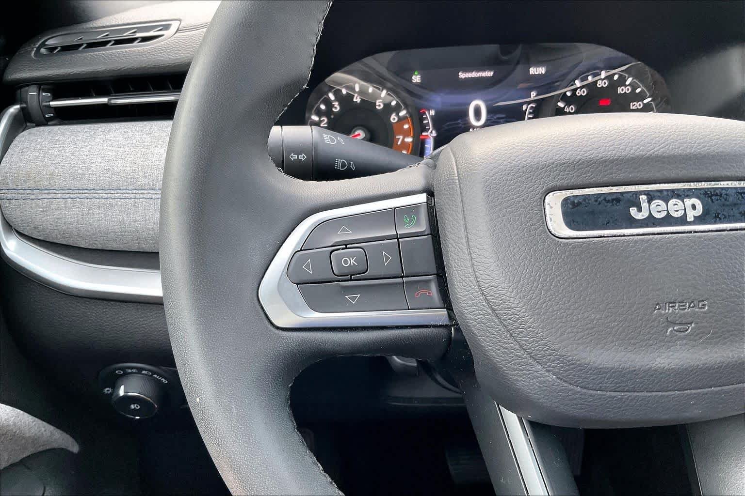 Used 2024 Silver Zynith Metallic Clearcoat Jeep Latitude image 22