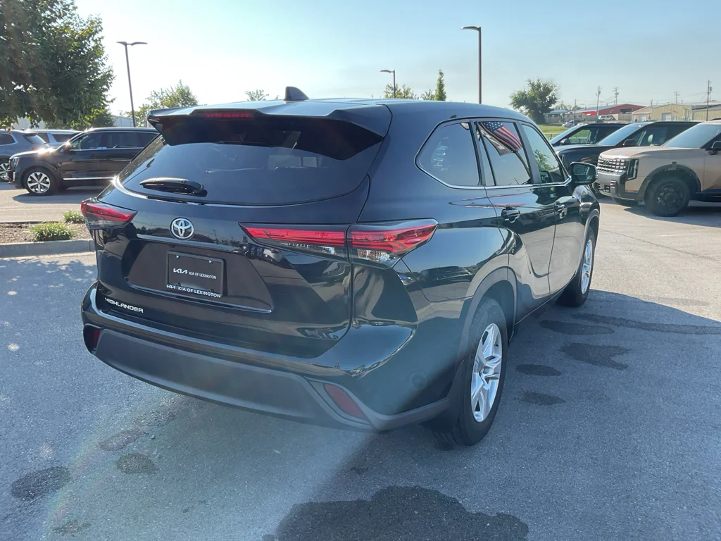 Used 2023 Midnight Black Metallic Toyota L image 9