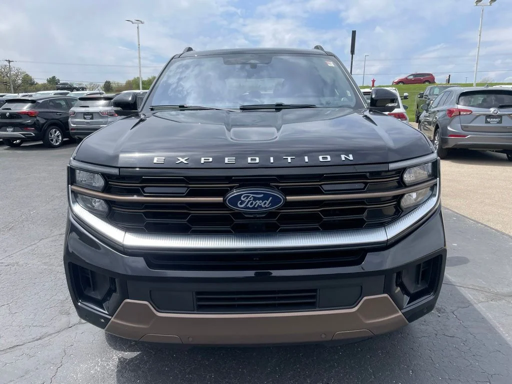 Used 2025 Black Metallic Ford King Ranch image 34