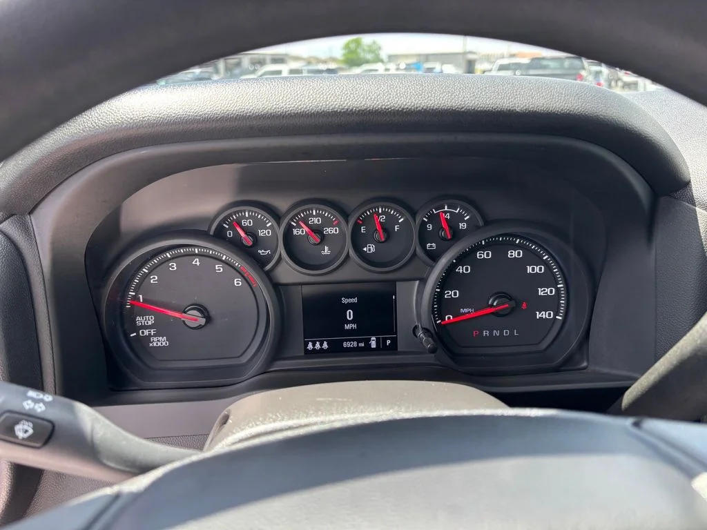 Used 2025 White Chevrolet Custom image 15