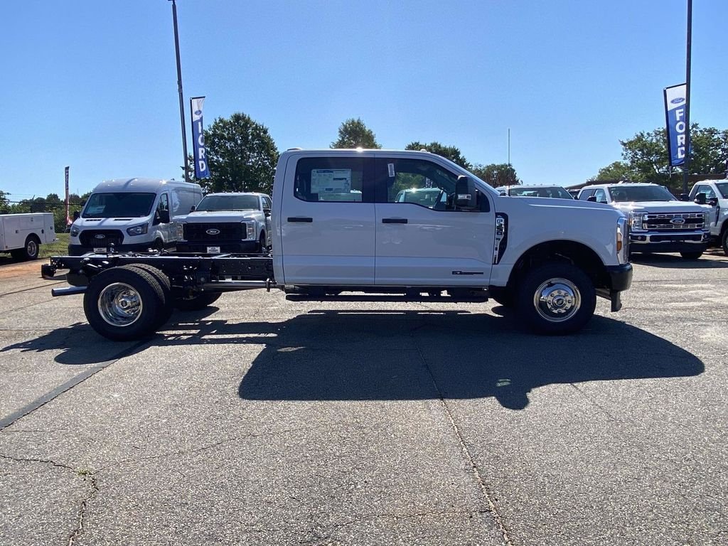 New 2026 Oxford White Ford F-350® XL image 2