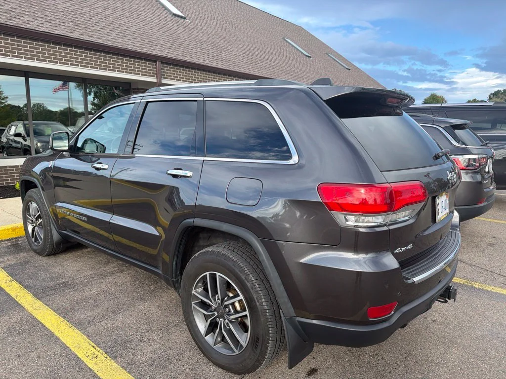 Used 2019 Gray Jeep Limited image 2
