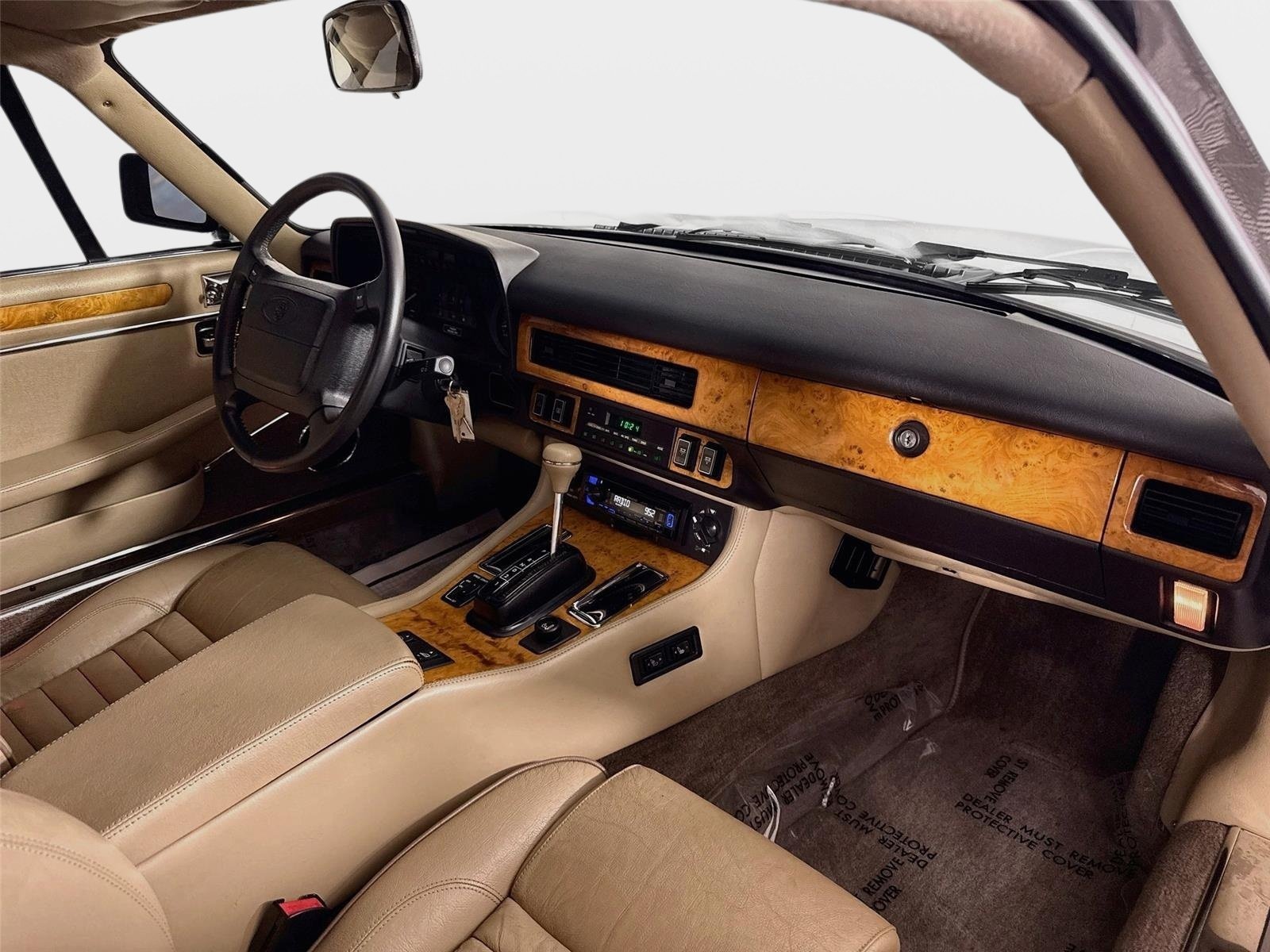 Used 1991 White Jaguar V12 image 23