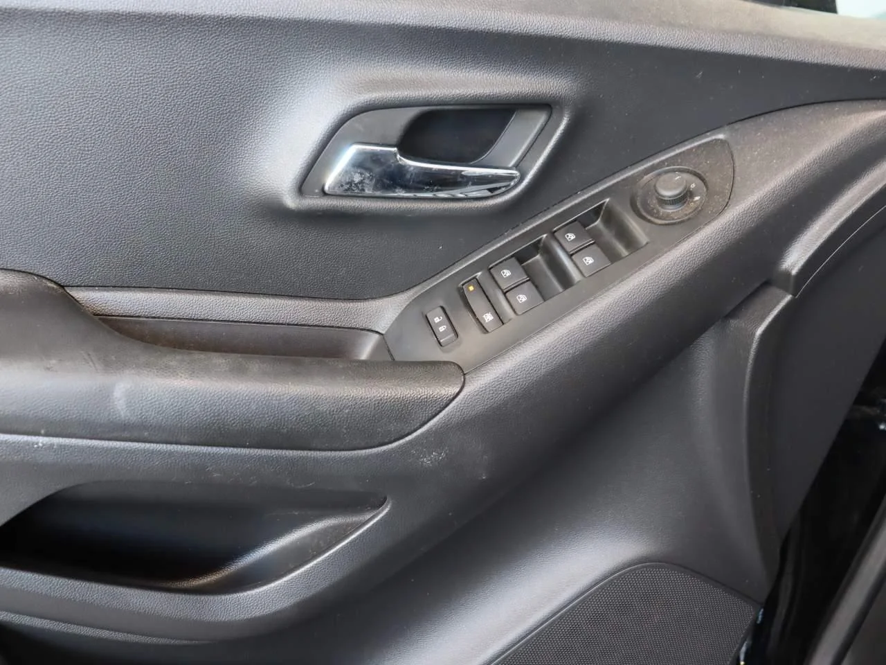 2022 Chevrolet Trax LS - Photo 13