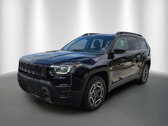 New 2026 Diamond Black Crystal Pearl-Coat Exterior Paint Jeep Laredo image 2