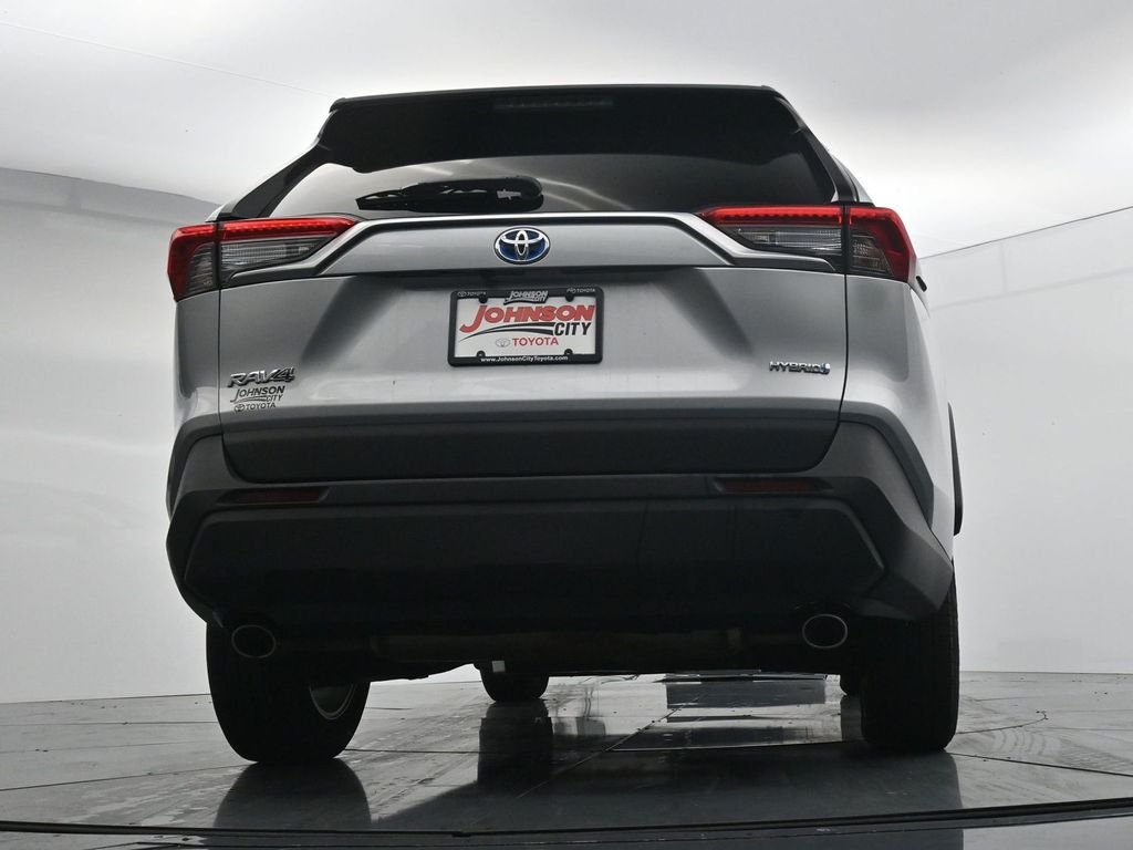 Used 2021 Silver Toyota XLE image 32