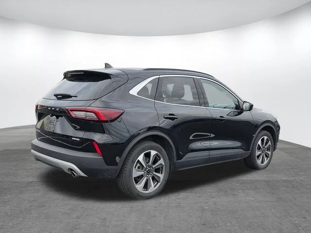 Certified Used 2025 Black Metallic Ford Platinum image 4