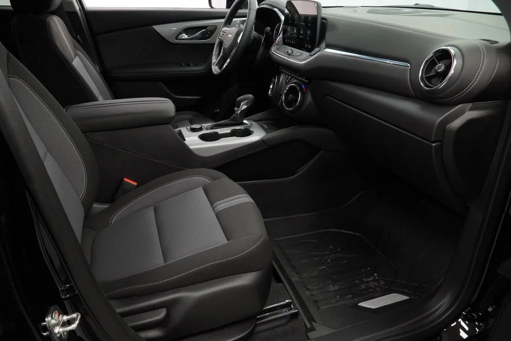 New 2026 Black Chevrolet 2LT image 30