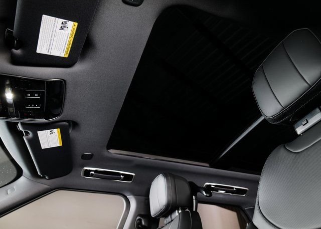 New 2026 Borasco Grey Land Rover SE image 21