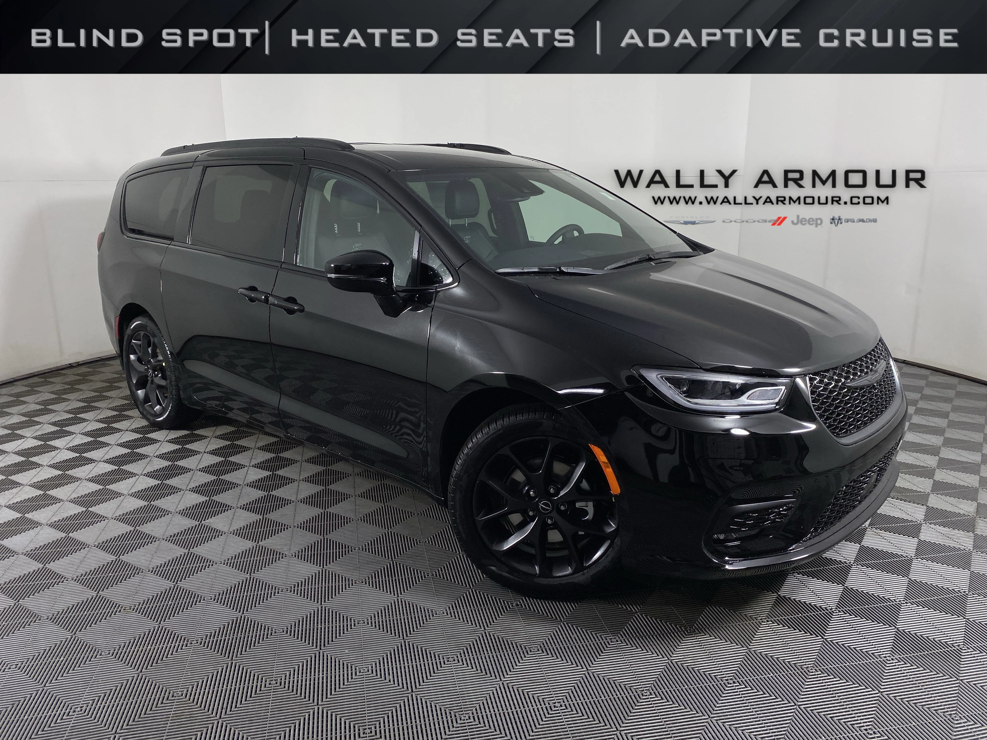2026 Chrysler Pacifica Select's photo