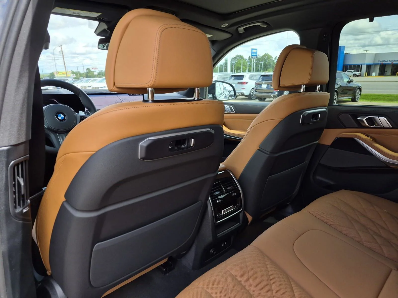 New 2026 Carbon Black Metallic BMW xDrive40i image 15