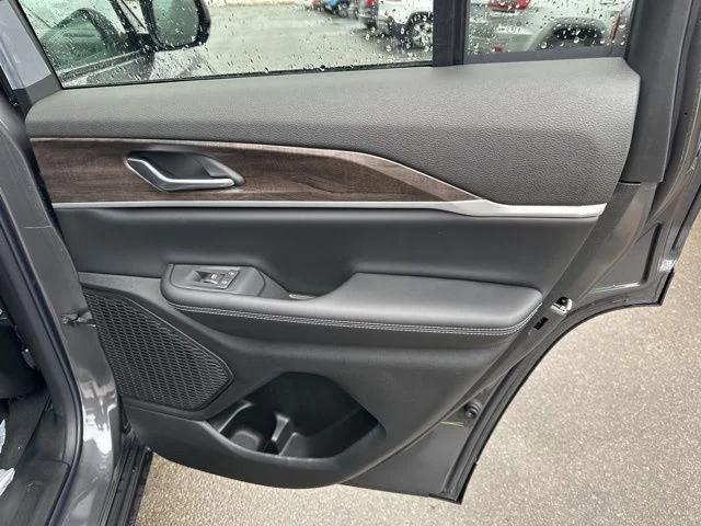 New 2026 Baltic Gray Metallic Clear-Coat Exterior Paint Jeep Laredo Altitude image 12