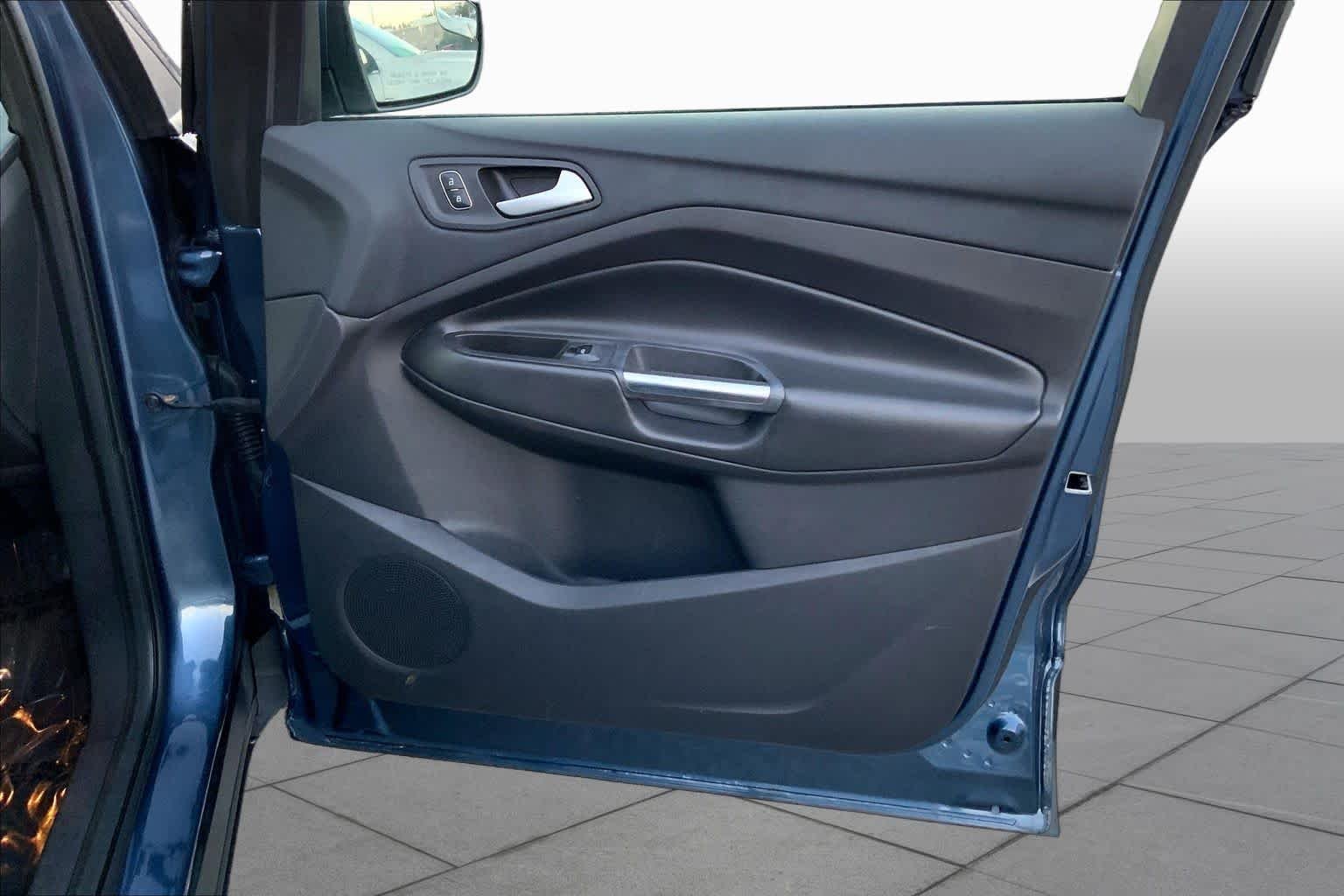 Used 2018 Blue Ford SE image 20