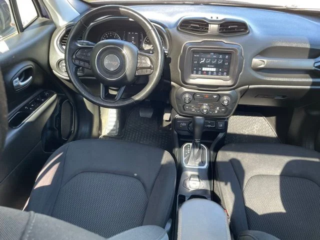 Used 2018 Blue Jeep Latitude image 9