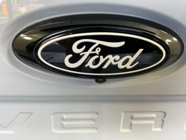 New 2025 Space White Metallic Ford XLT image 8