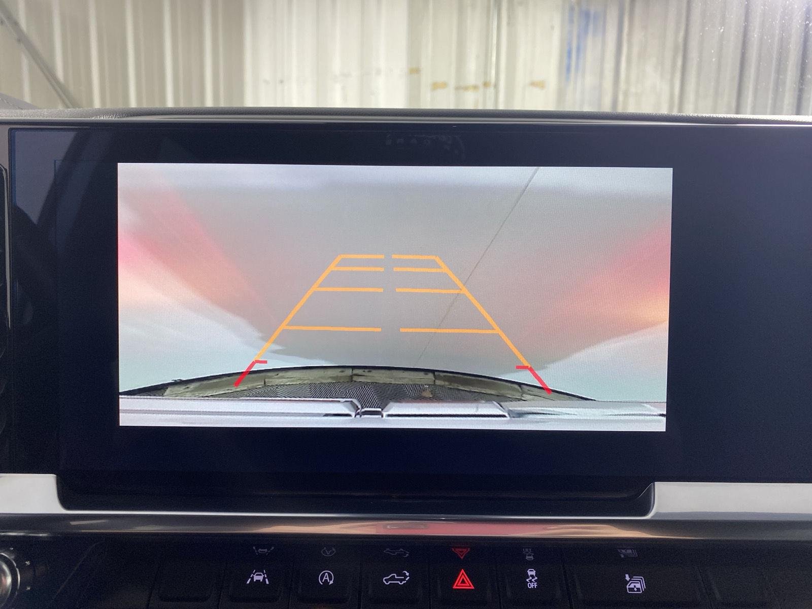 Used 2024 Summit White GMC Elevation image 15