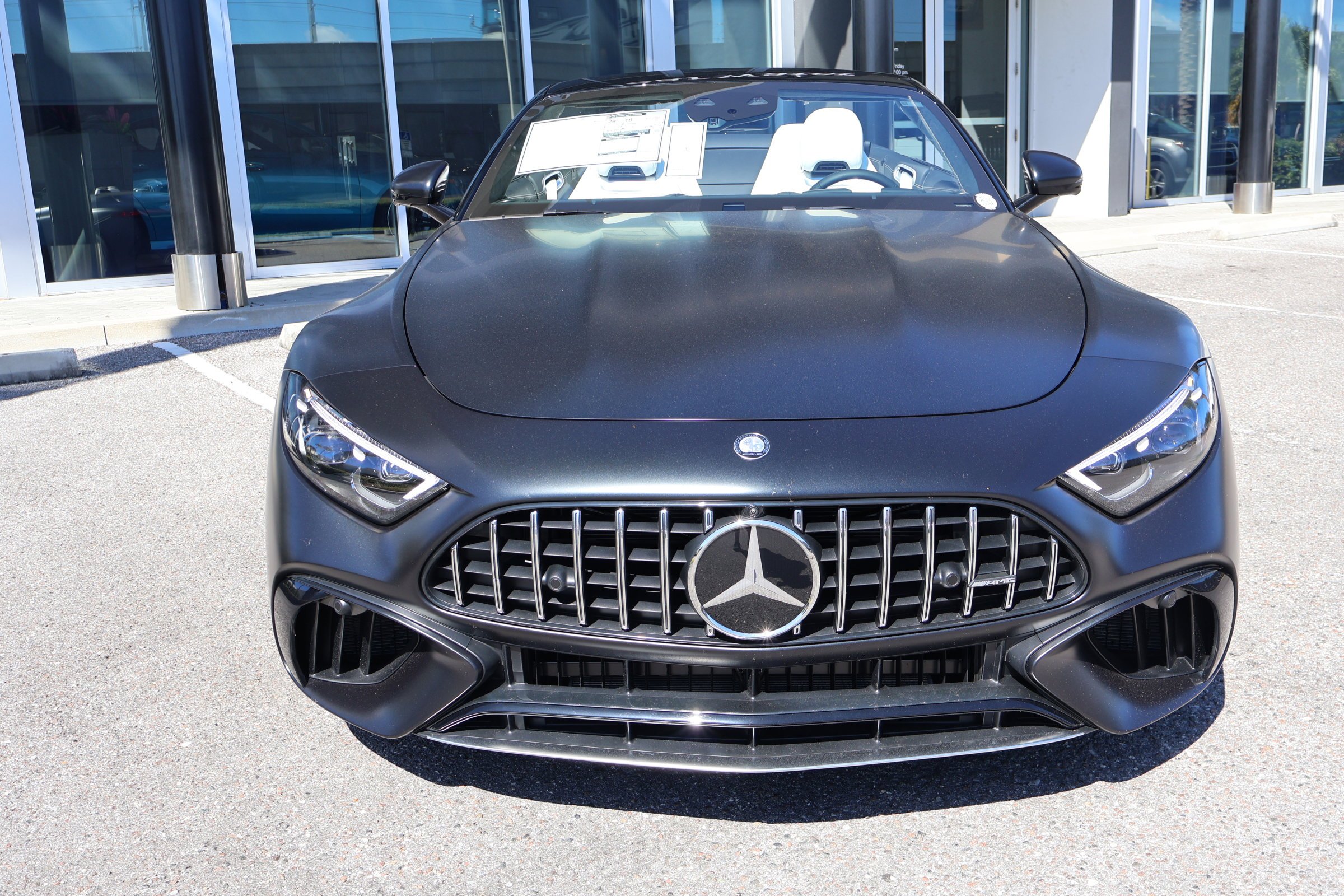New 2026 MANUFAKTUR Night Black Magno Mercedes-Benz AMG® SL 63 S E Performance image 12