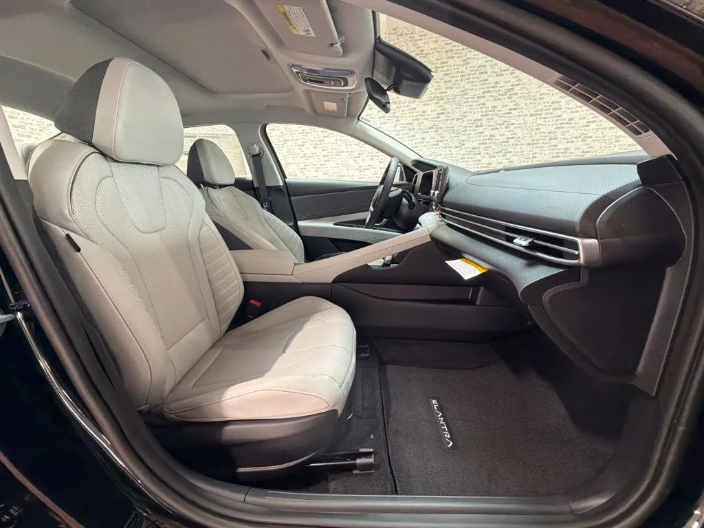 New 2026 Abyss Black Hyundai SEL Sport Plus image 11
