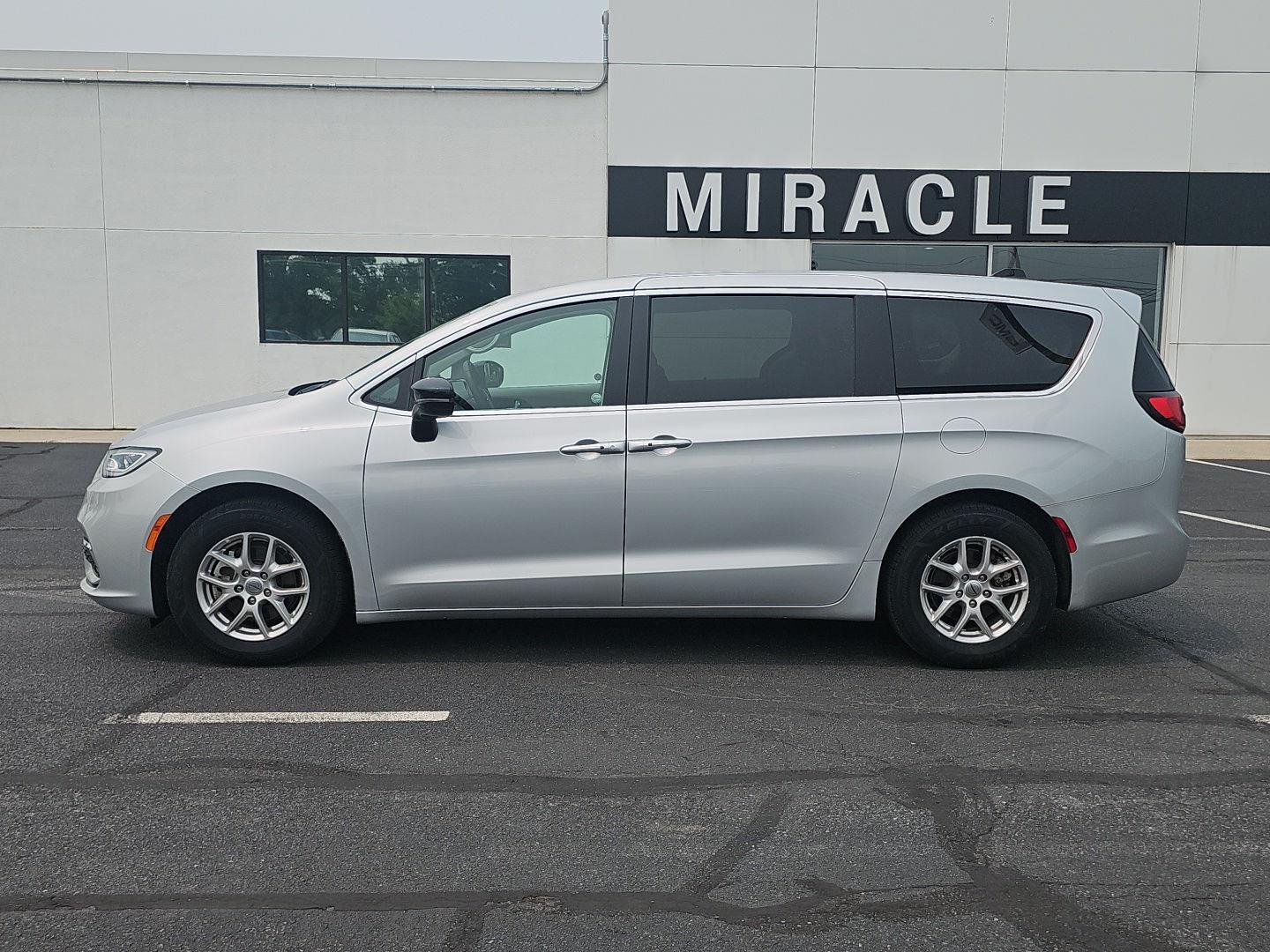 Used 2024 Silver Mist Clearcoat Chrysler Touring L image 8
