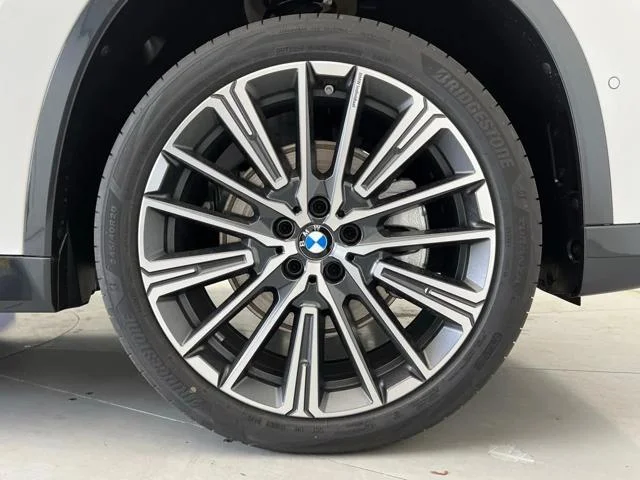 New 2026 Mineral White Metallic BMW xDrive28i image 22