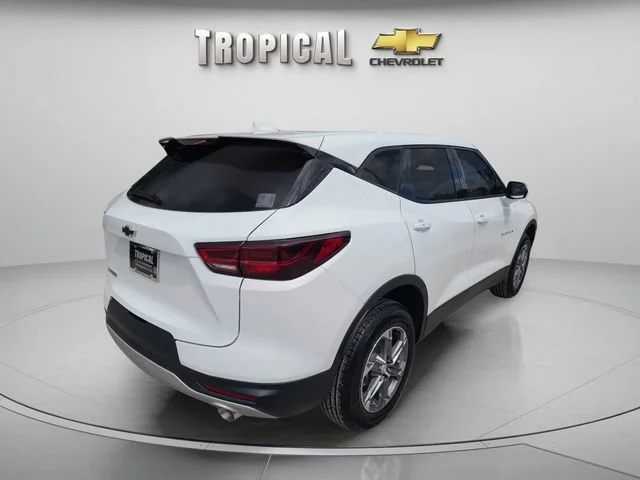 New 2026 Summit White Chevrolet 2LT image 5