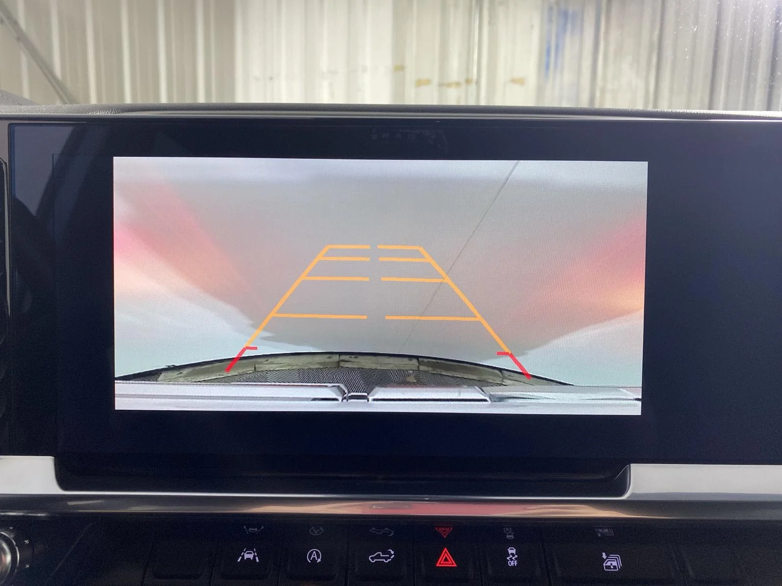 Used 2024 Summit White GMC Elevation image 15