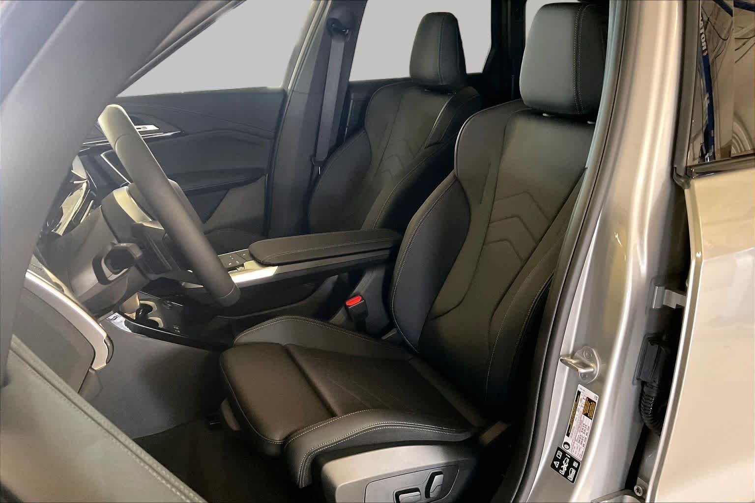 New 2026 Space Silver Metallic BMW xDrive28i image 9