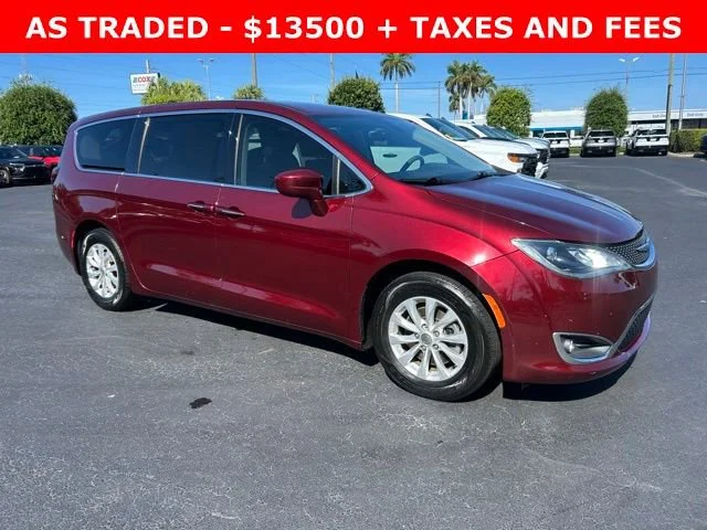 2018 Chrysler Pacifica Touring Plus's photo