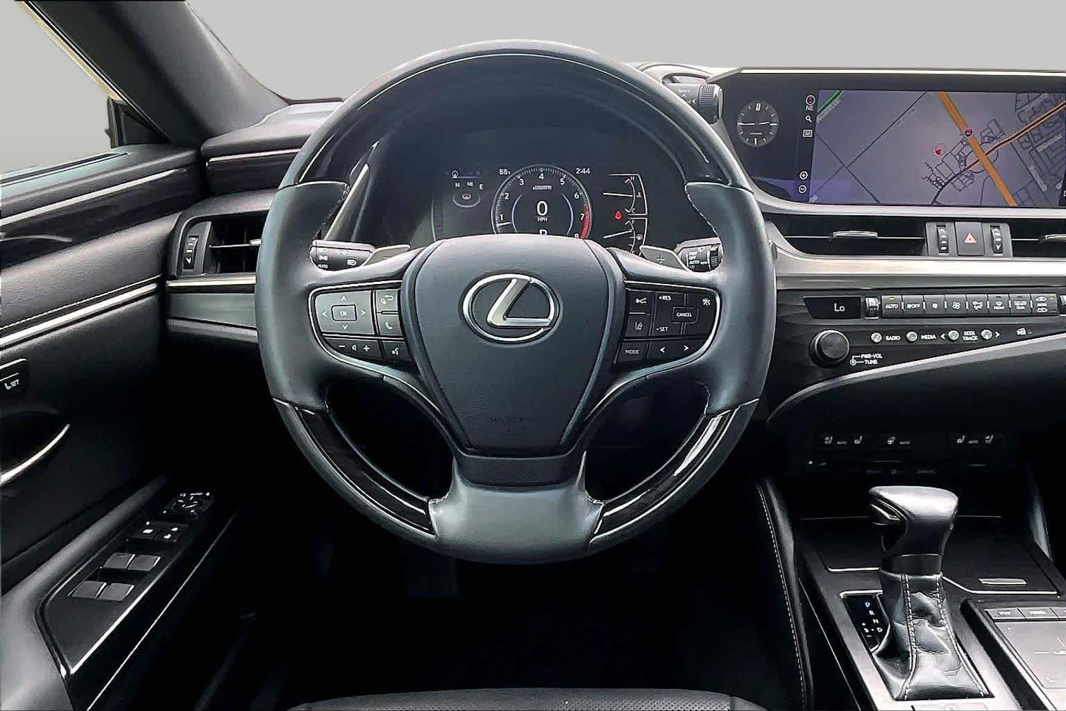 Used 2020 Eminent White Pearl Lexus  image 6