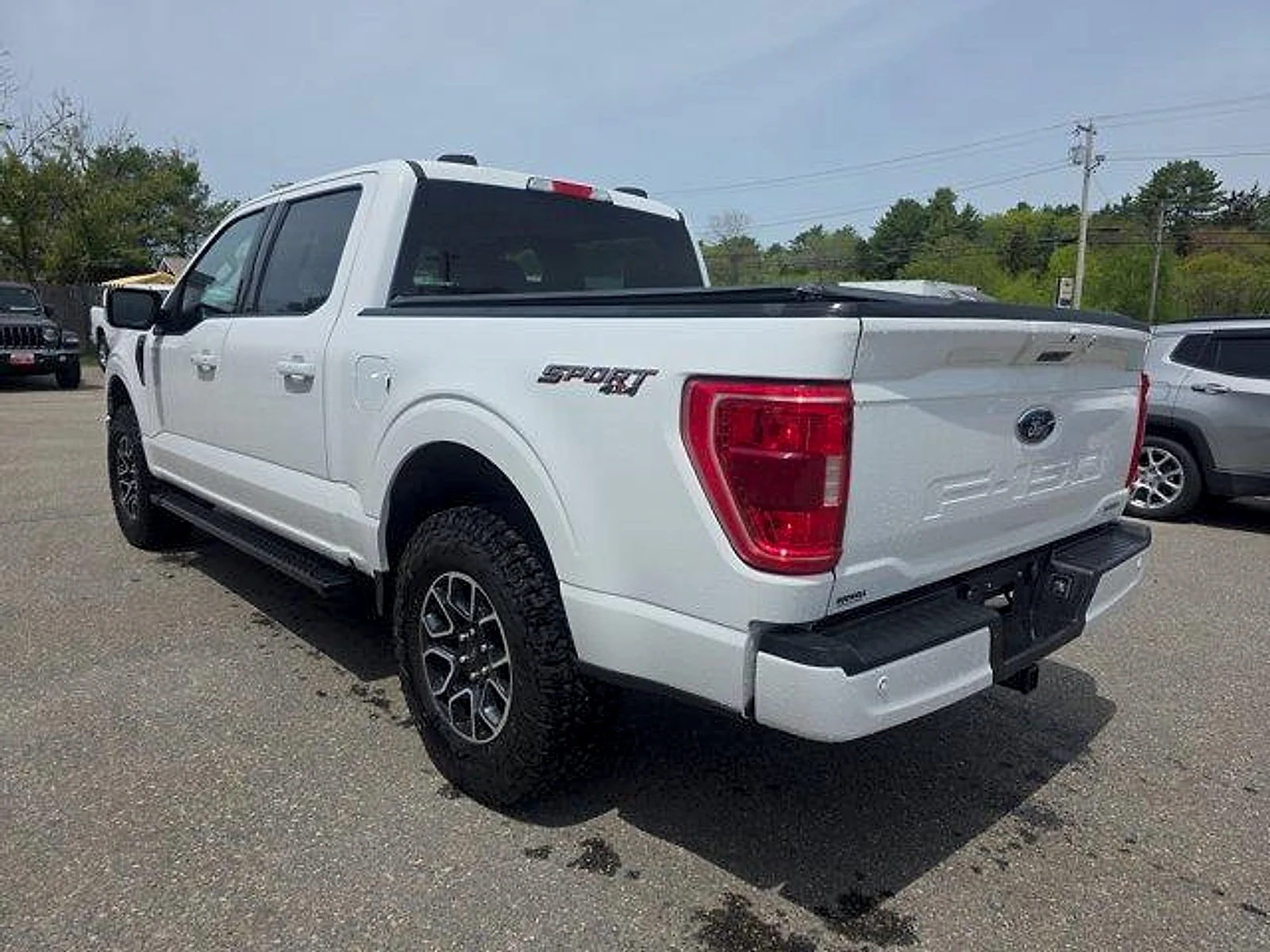Used 2021 Oxford White Ford XLT image 3