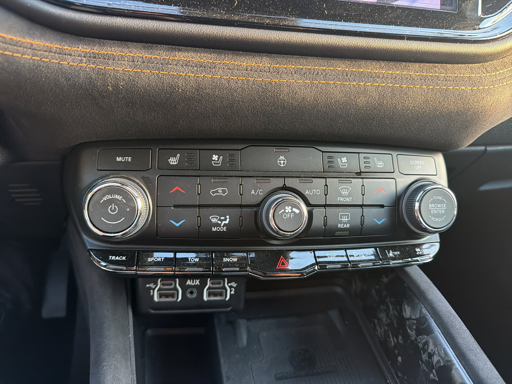 Used 2023 Whi Dodge Hemi Orange image 18