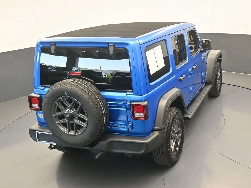 Used 2025 Hydro Blue Pearl Coat Jeep Sport S image 44