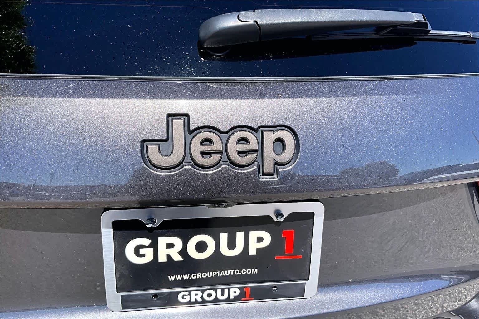 Used 2016 Granite Crystal Metallic Clearcoat Jeep Limited 75th Anniversary image 10