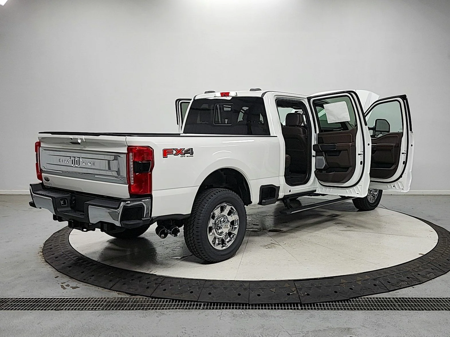 New 2026 Star White Metallic Tri-Coat Ford F-250® King Ranch® image 15