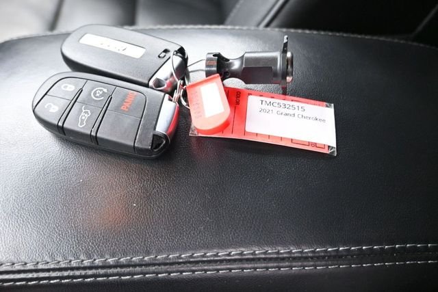 Used 2021 Gray Jeep Overland image 9