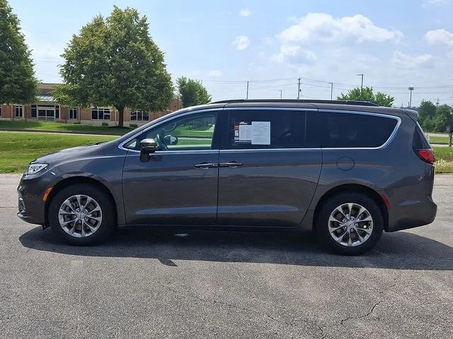 Used 2022 Gray Chrysler Touring L image 6