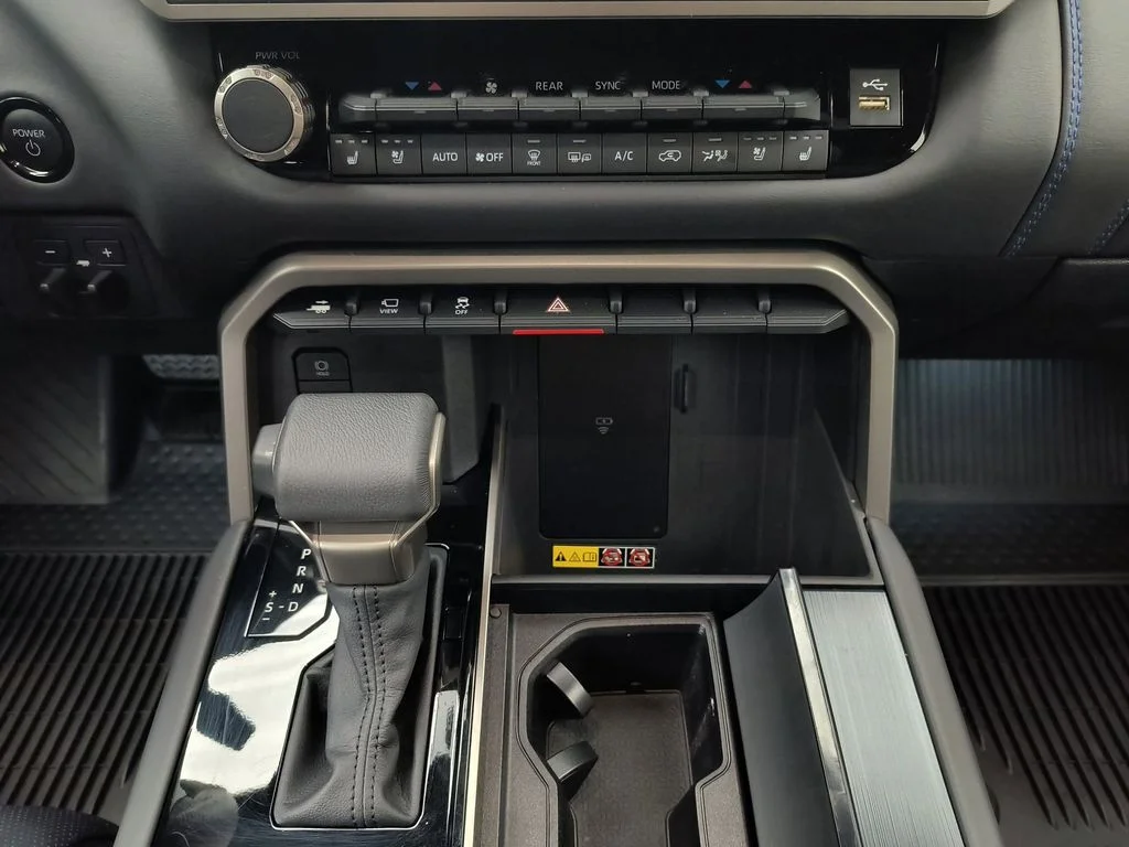 Used 2026 Wind Chill Pearl Toyota Platinum image 28