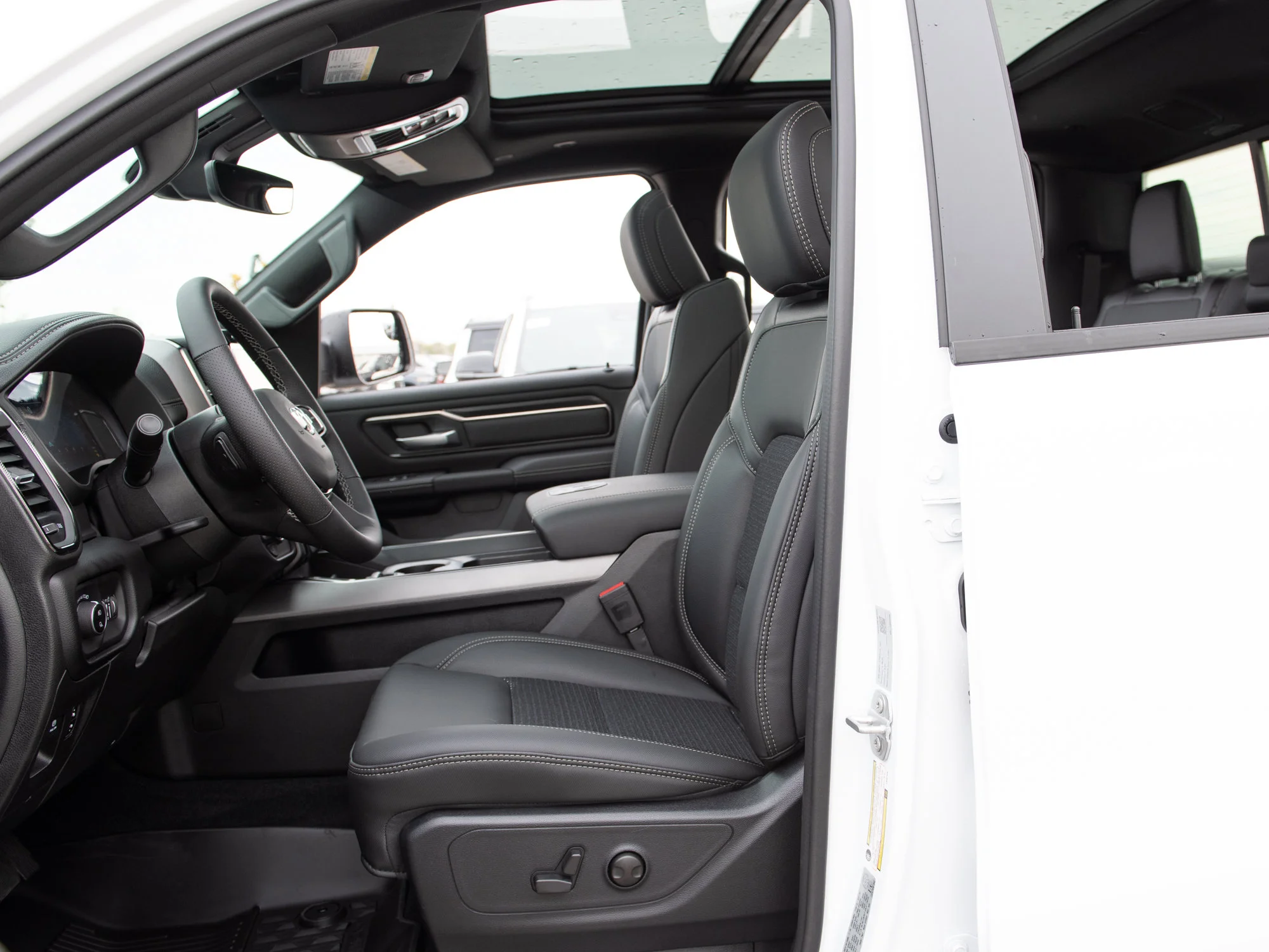 New 2026 White RAM Sport* Crew Cab 4x4, Panoramic Sunroof, 3.92 Rear Axle, Heated Seats/Wheel image 24