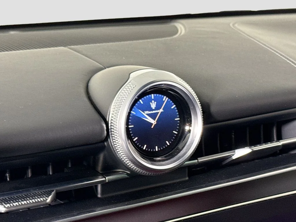 Used 2025 Bianco Maserati Base image 20