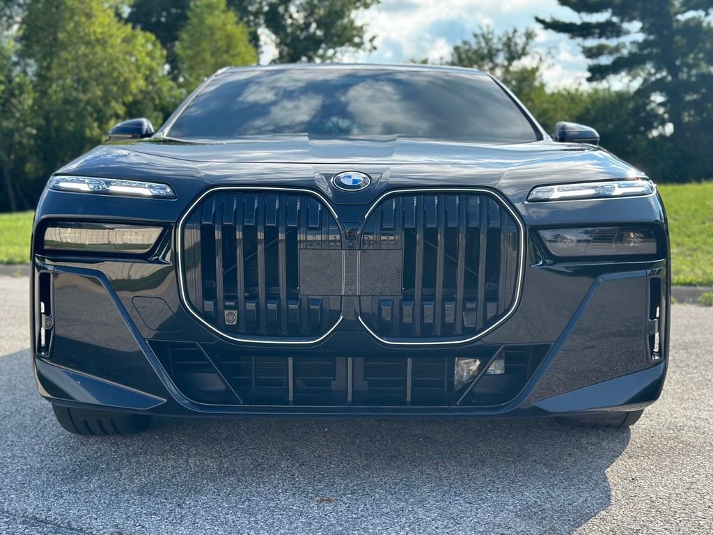 Used 2025 Black BMW 760i xDrive image 2