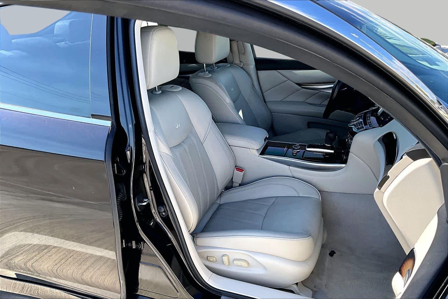 Used 2012 Malbec Black INFINITI  image 8