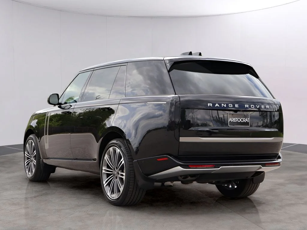 Certified Used 2025 Santorini Black Land Rover SE image 5